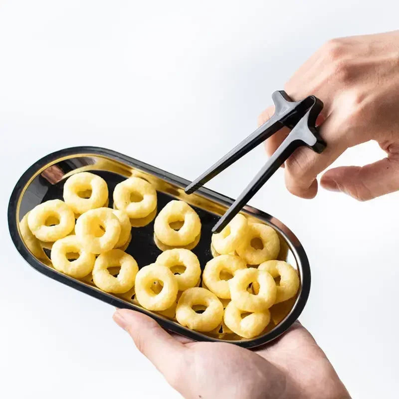Finger Chopsticks – No-Mess Snack Tool for Gamers & Multitaskers